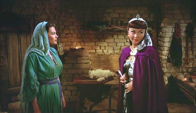 SEPHORA FRENTE A NEFERTIRI