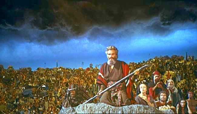 MOISES DA GRACIAS A DIOS