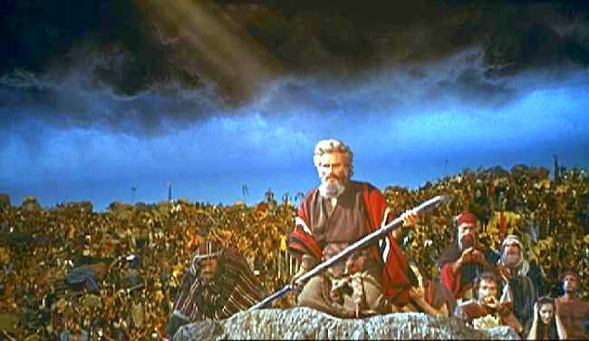 MOISES DA GRACIAS A DIOS