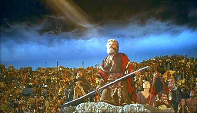 MOISES DA GRACIAS A DIOS