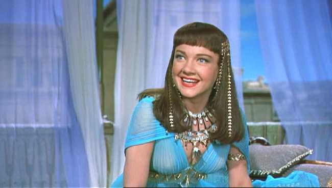 NEFERTARI PIENSA EN MOISES