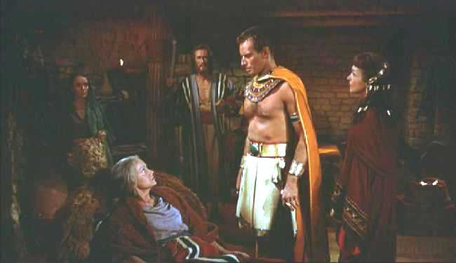 MOISES INTERROGA A YOCHABEL