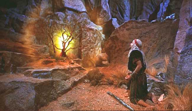 MOISES FRENTE A LA ZARZA ARDIENTE