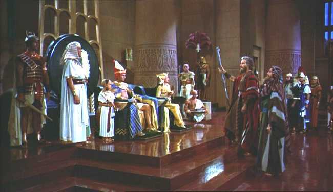 MOISES ANTE LA CORTE DEL FARAON