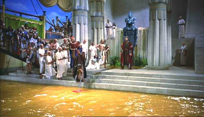 AARON TOCA LAS AGUAS CON EL BACULO